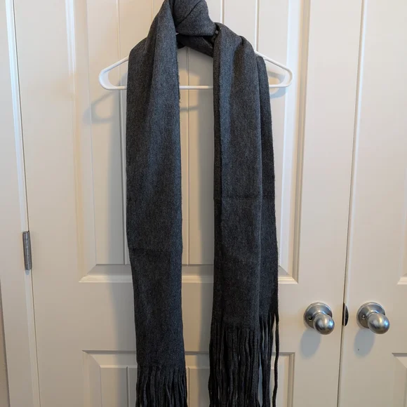 Lucky Brand Gray Fringed Scarf - Picture 4 of 4